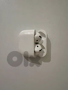 apple aipods 4 broken case