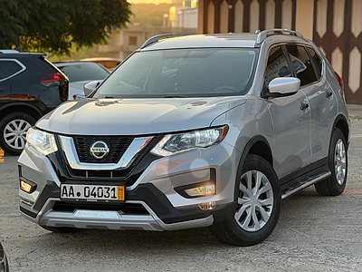 Nissan Rogue model 2018 4x4 super clean