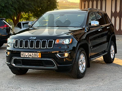Grand cherokee model 2019 64000 miles 4x4 super clean