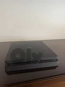 PS4 with 2 controllers
