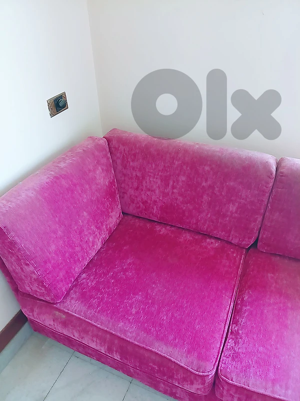 fushia sofa still in good condition