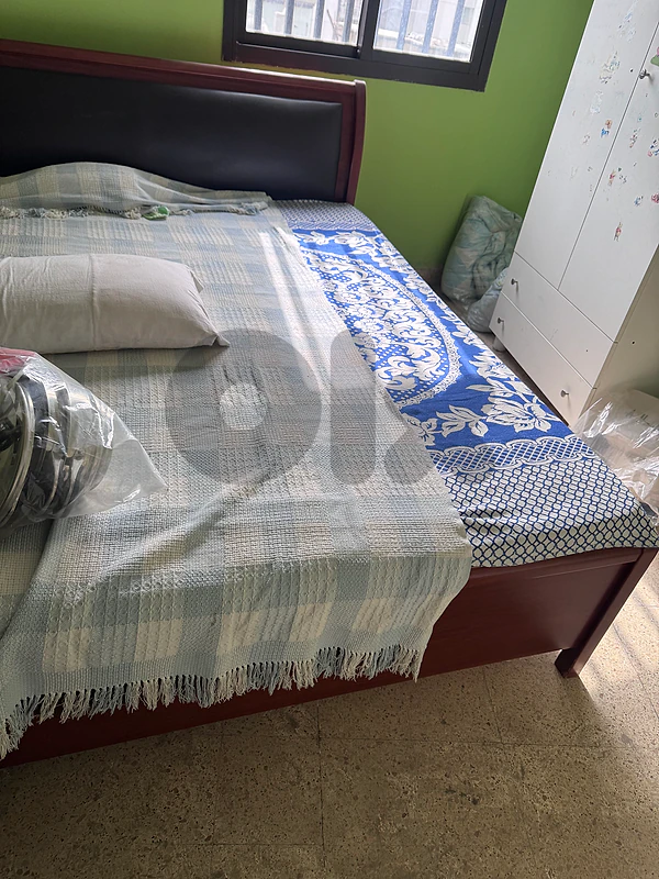 queen size bed