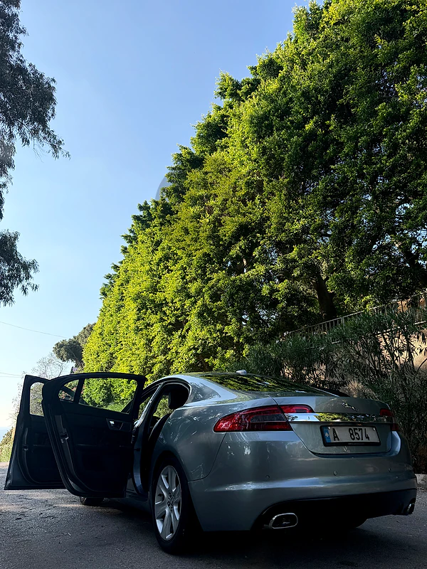 Jaguar XF V6 Portfolio 2011 خارقة من زوائد