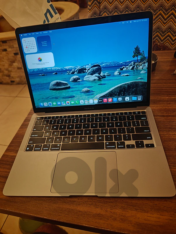 apple macbook air M1 used like new