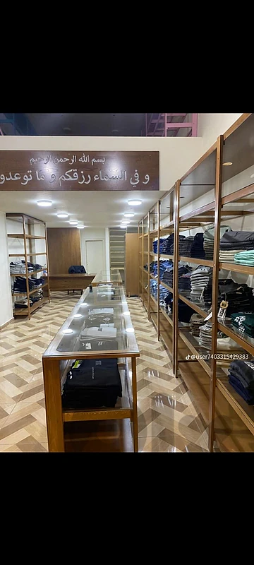 ديكور خشب كامل لمحل ثياب