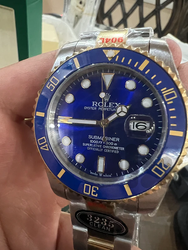 💙✨ Luxury Blue Dial Timepiece
