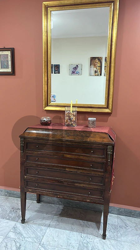 chest of drawers