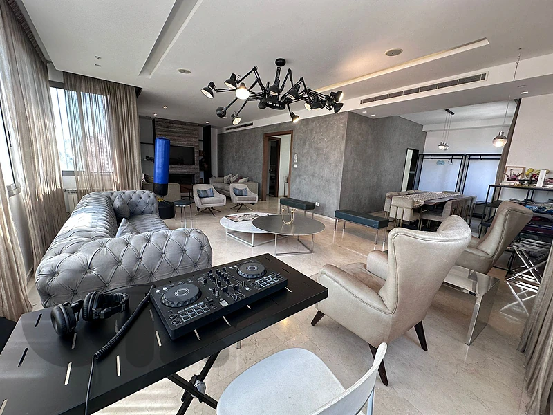 ZE26-5175 Luxury Duplex for Sale – Badaro, Beirut