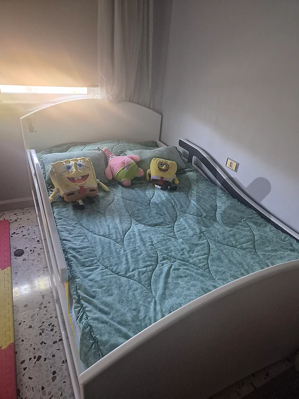 Bed with borders