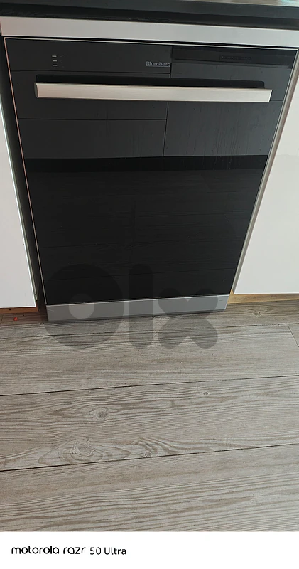 Bloomberg Dishwasher (extremely clean)