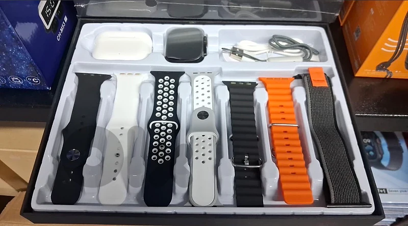apple watches with diffrent ties and airpods