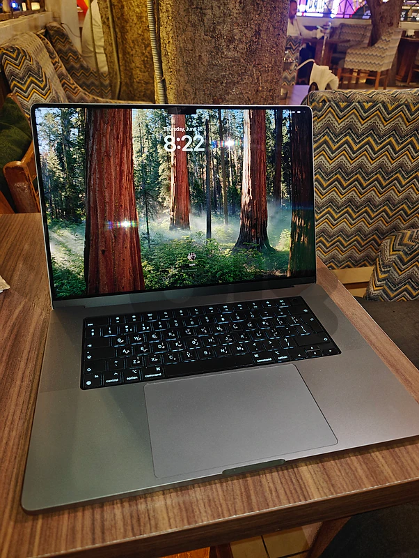 macbook M1 max 1tb ssd/32GB rams