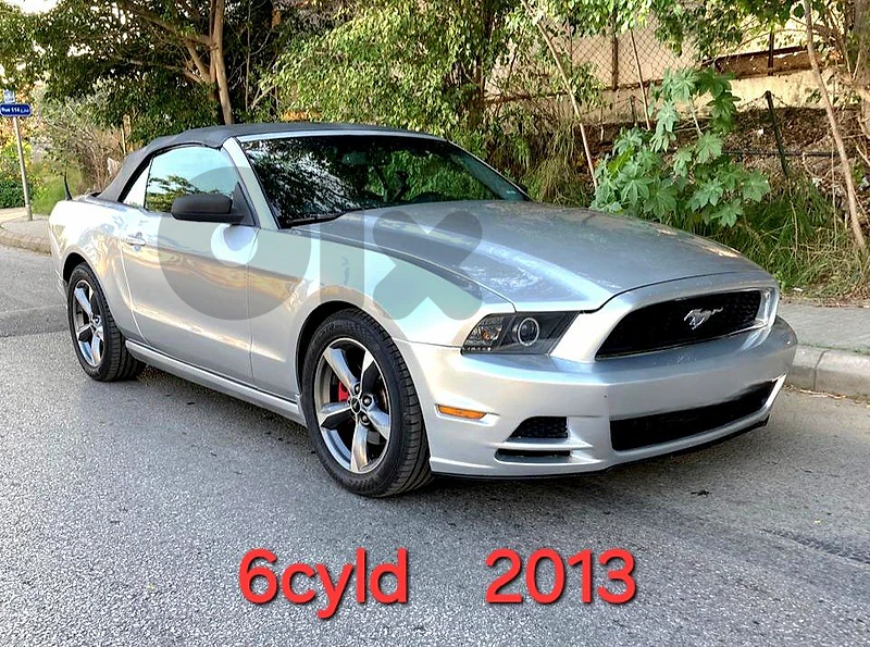2013 Ford Mustang 6 cylinder excellent condition