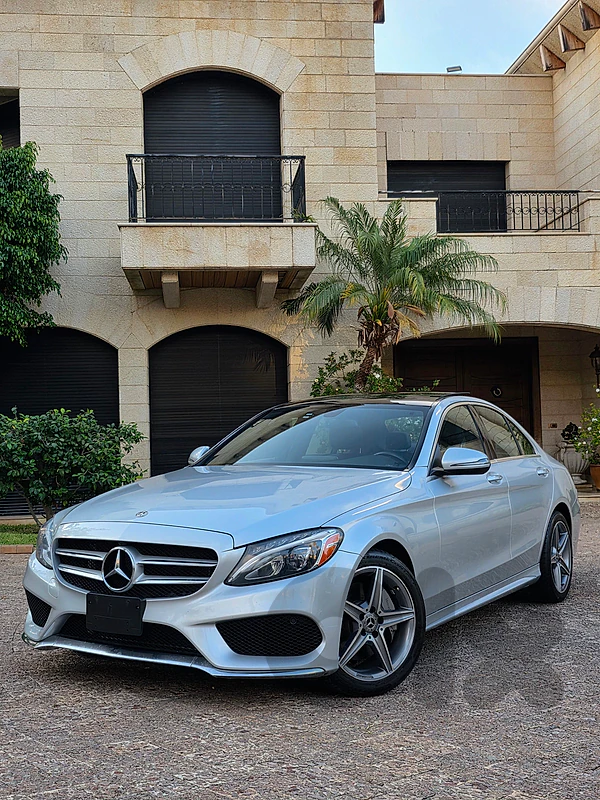 Mercedes-Benz c300 2018 clean carfax