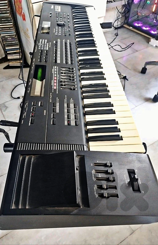 professional keybord Roland JV-1000 made in Japan