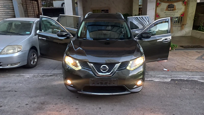 Nissan Rogue 2015-Super Clean-4×4- low mileage