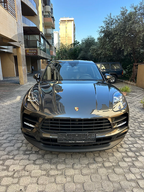 Porsche Macan 2019 dark gray on black (clean carfax-48000 miles)