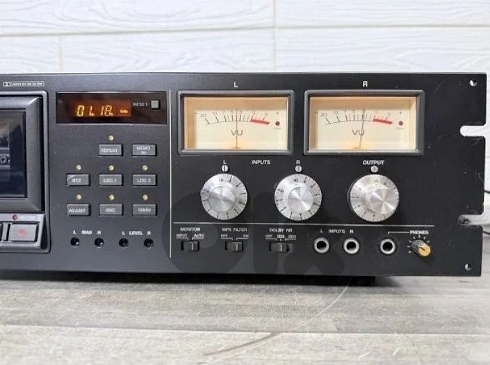 Cassette deck,Equalizer,spectrum analyzer, Two audio VU meter