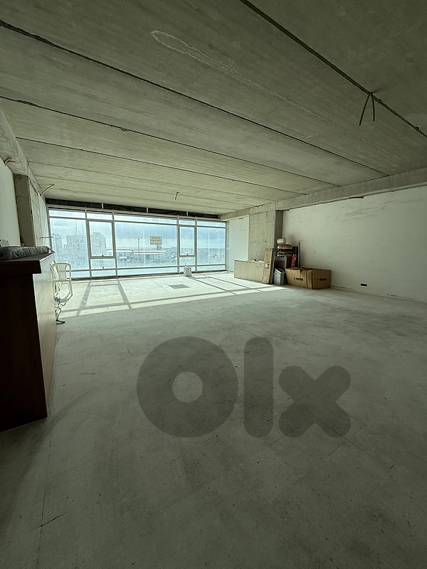 Showroom for rent in Dbayehصالة عرض  للإيجار في ضبية