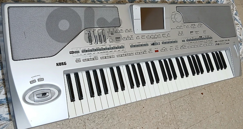 korg pa 800 like new