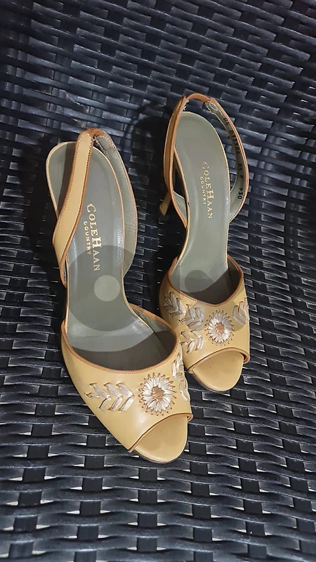 Cole Haan Original Leather Slingback Heels – Excellent Condition