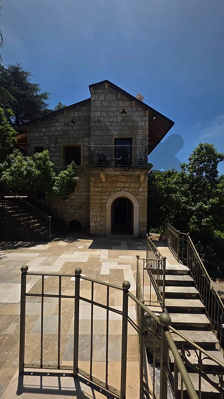 GMC341MAN Old house for rent in Bikfaya -  منزل قديم للإيجار في بكفيا