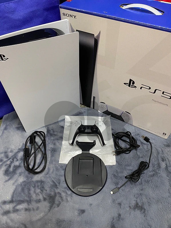 ps5 fat used like new with 1 controller whatsapp:79305574