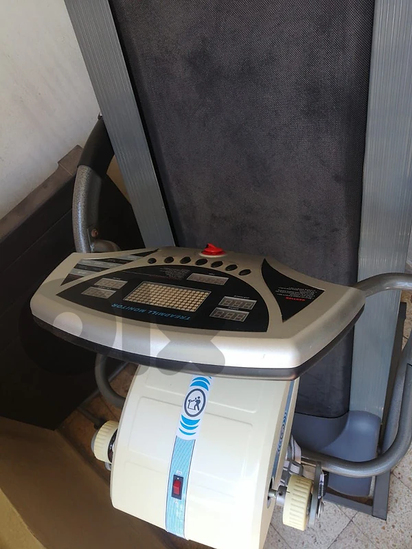 treadmill used 2 months bought for 490$