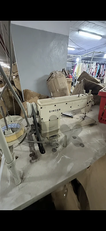 Singer Industrial Lockstitch (Straight-Stitch) Sewing Machine