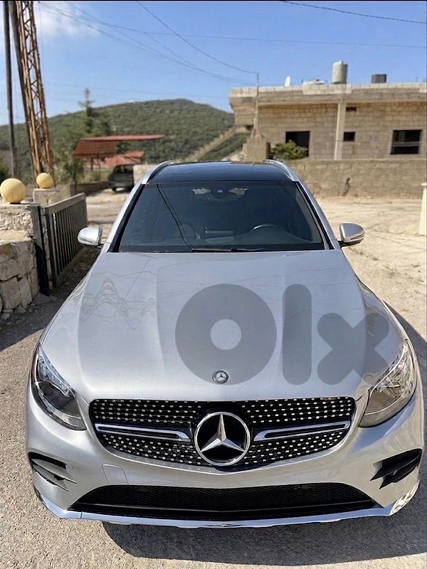GLC 300 2018 ! 4matic ! Clean Carfax ! Very Low Mileage !