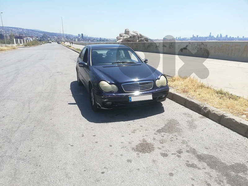 Mercedes C240, 2.6 Liter V6