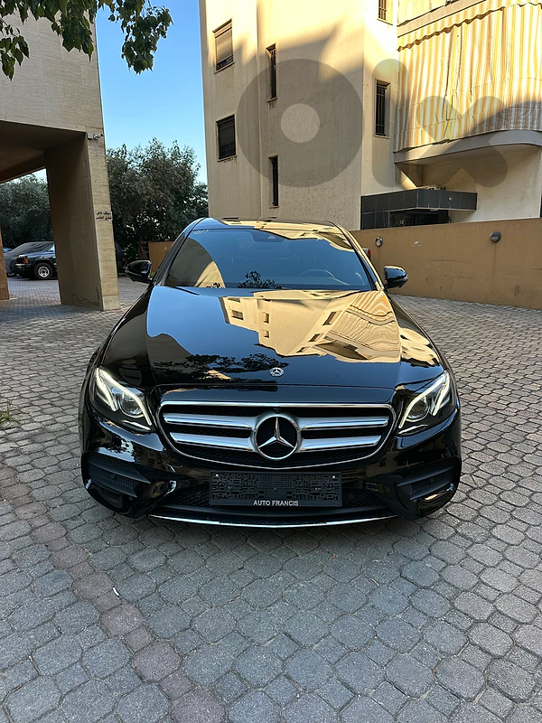 Mercedes E 300 AMG-line 4matic 2019 black on black (clean carfax)