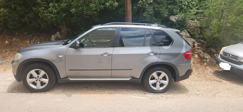 BMW X5 - 7 seats -2010 - 230'000 KM BMW X5 - 7 seats -2010 - 230'000 KM
