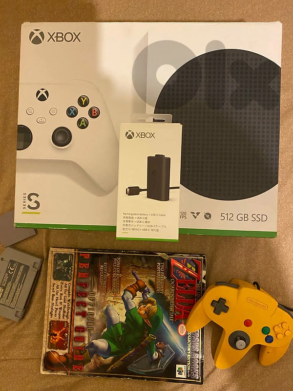 Xbox series s & battery pack