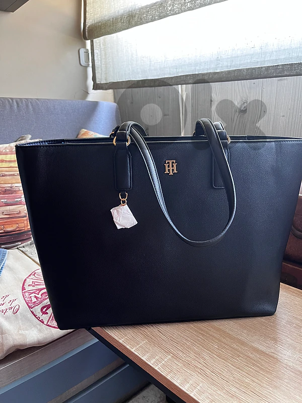 TOMMY HilFIGER ORIGINAL NEW IN TAG