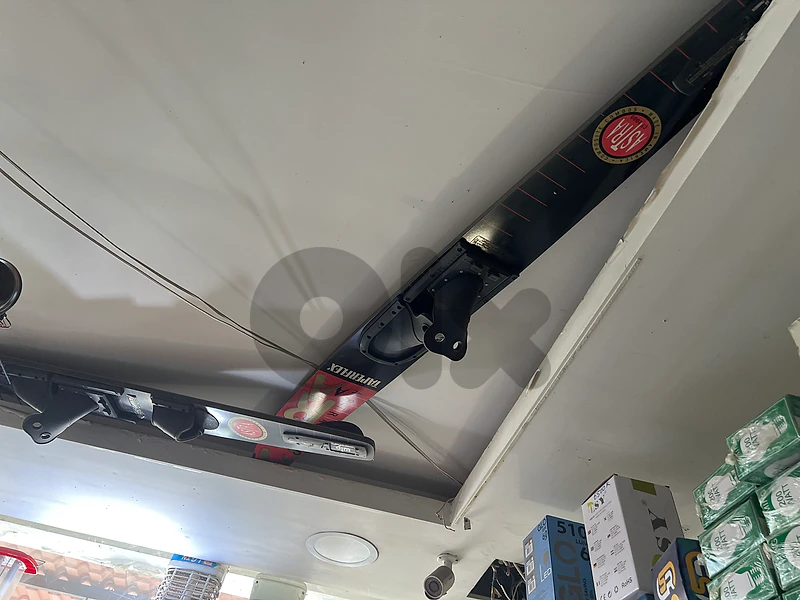ski black 1.5 meters good condition call  this number 03 248 234
