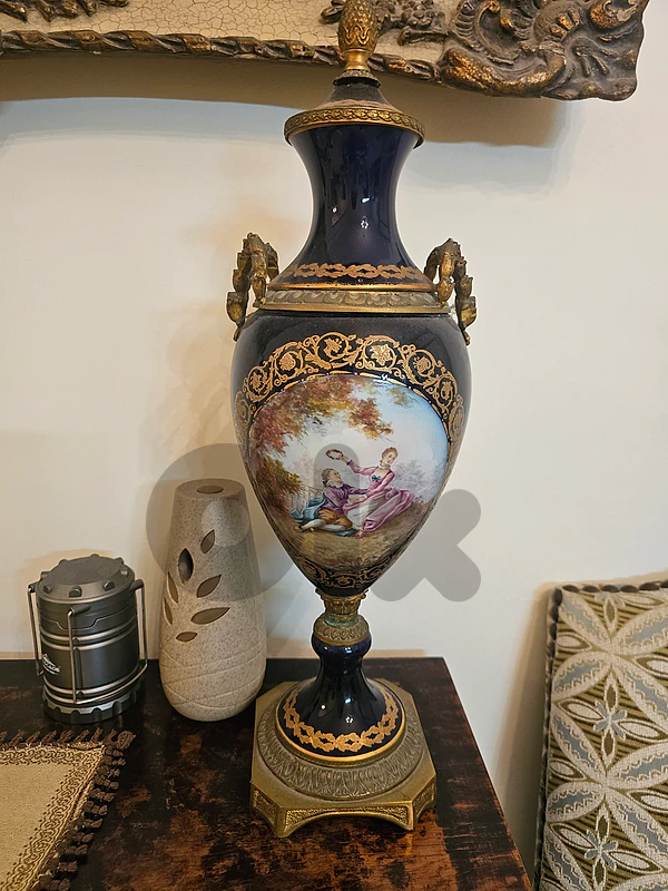 2 french vases each one 2000$
