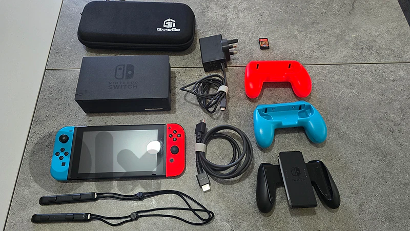 Super Clean Nintendo Switch V2 Enhanced Battery - 512GB Storage & Case