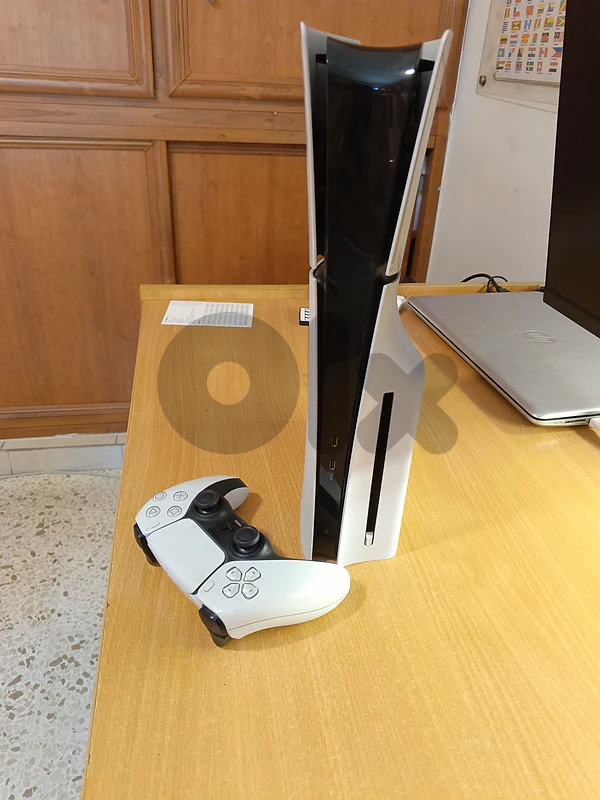 PS5 slim disc edition bi hayeta manna msallaha ma3 kartoneta