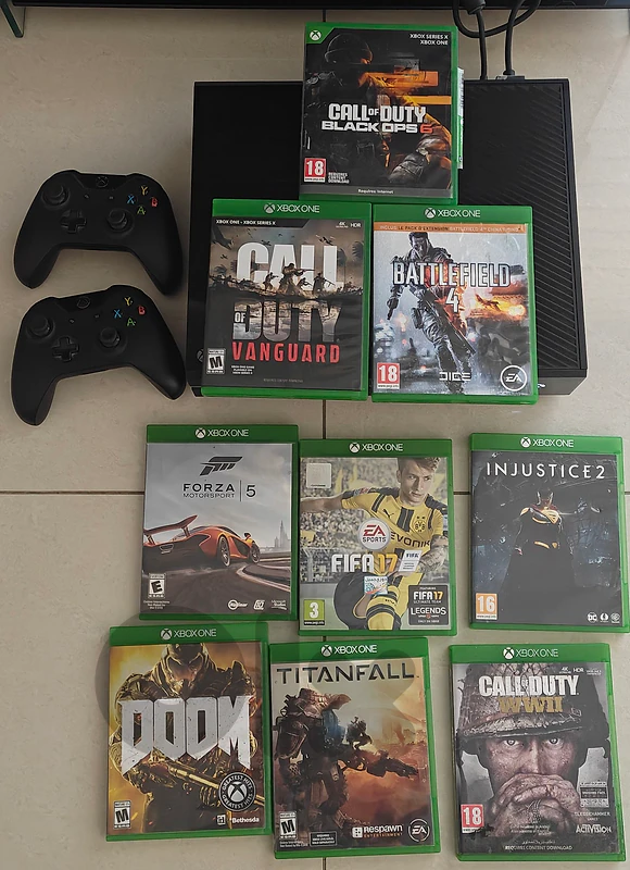 Xbox one with 2 controller and 10 games