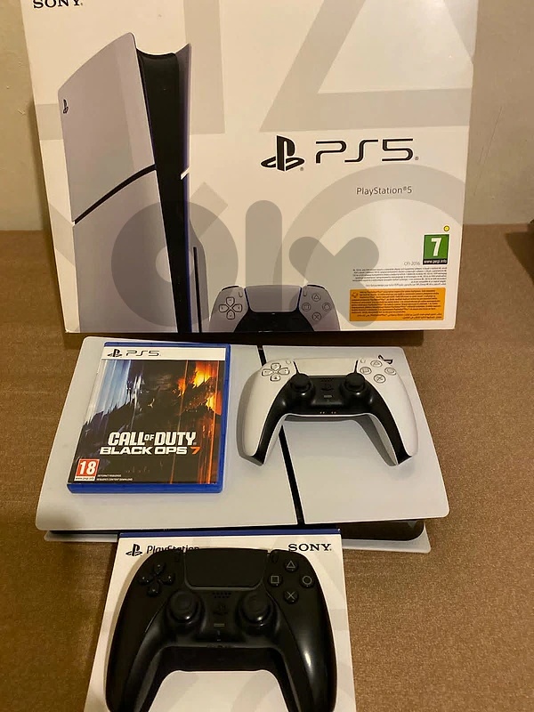ps5 slim UK 2  orginal controller & black ops 7