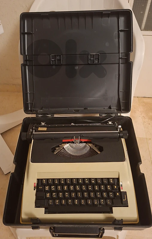 Dactilo ( vintage typewriter) داكتيلو قديم ممتاز