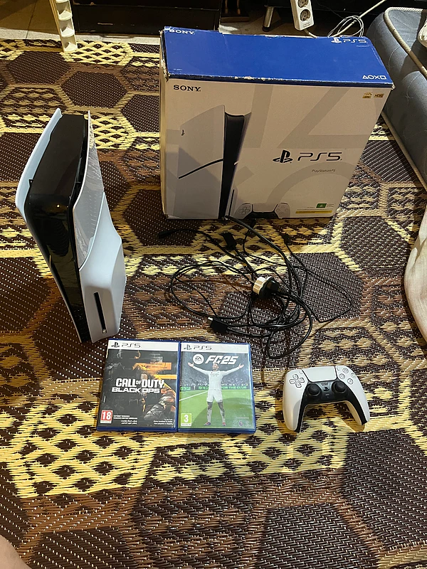 PS5 slim disc version europe 1 TB 5ar2et nadafe+ 1 controller+2 cd