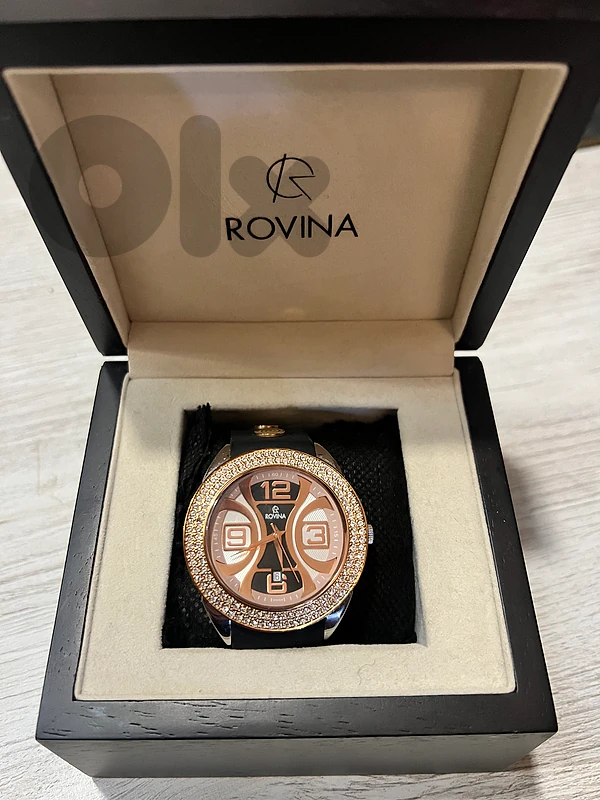 ساعة ROVINA سويسرية