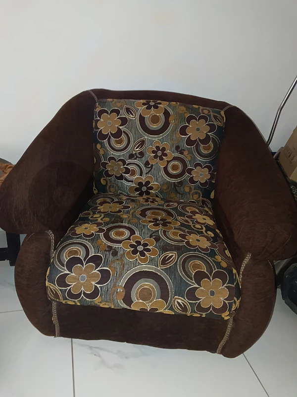 2 صوفا. كنابيتين
