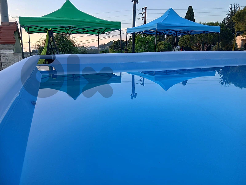 مسبح جديد للبيع مع اغراضه بحالة ممتازة