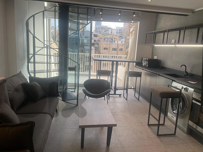 Apartment for Rent in Gemmayzeh - MQRM028 شقة للإيجار في الجميزة