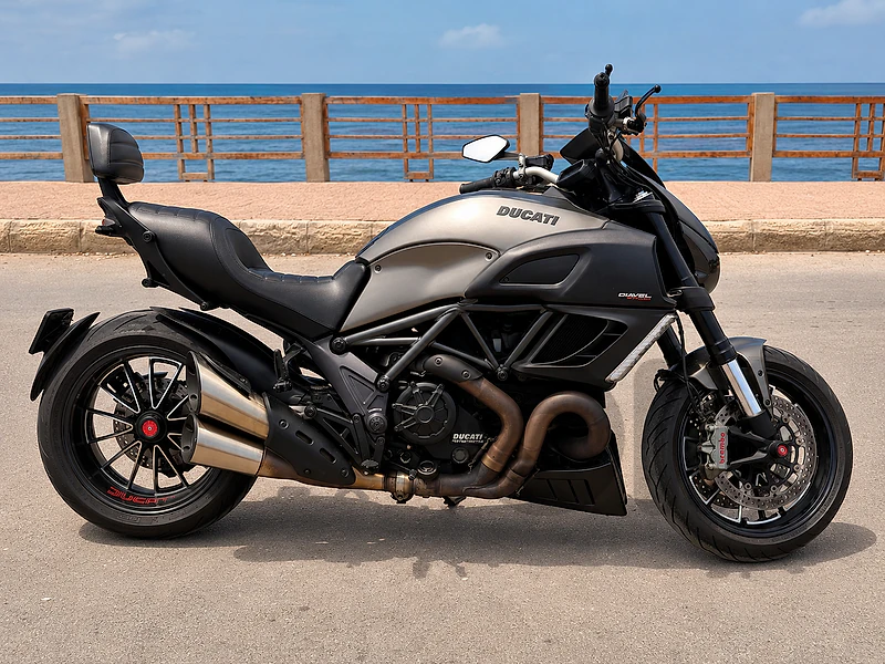 Ducati Diavel Strada 2013