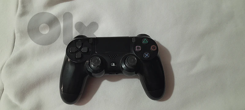 موجود مسكه ps4 orginal خربان فيها التشريج بس ب ٦$ وكلشي فيها باقي شغال