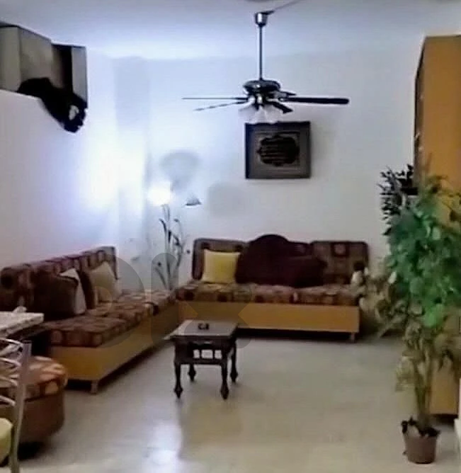 للبيع صالون مع مكتبة